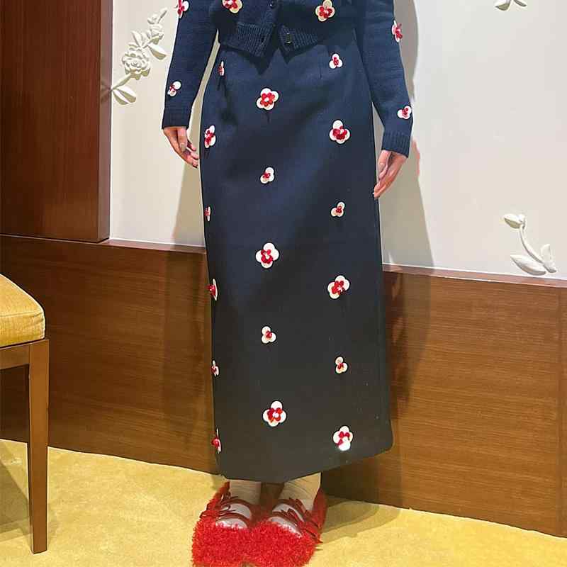 スコート レディース ロングスコート マキシ丈 ボトムス タイトスカート 細長い切口 鉛筆スコート 御花 画題 スパンコール キラキラ 晴れ晴れしい 飾りつけ 雅びやか 好いたらしいめ 今めかしい 女子らしい 心地よい 体型取りまかなう 大層らしい大きさ ゆったり 美脚
