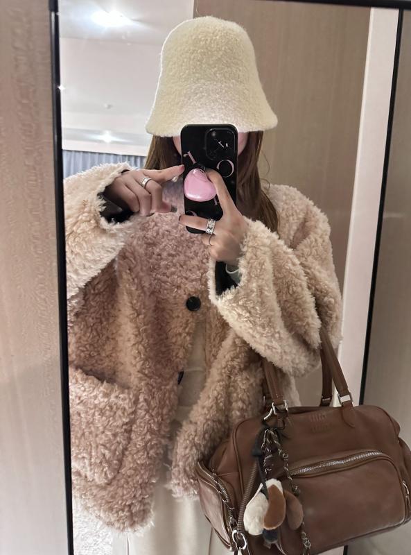 厚地の外套 リヴァーシブル 子ヒツジ毛皮 絨毛 練りあわせる衣料繊維 生あたたかい 冬用 アウター 軽さ パステル色の 着心地 好いたらしい 今めかしい