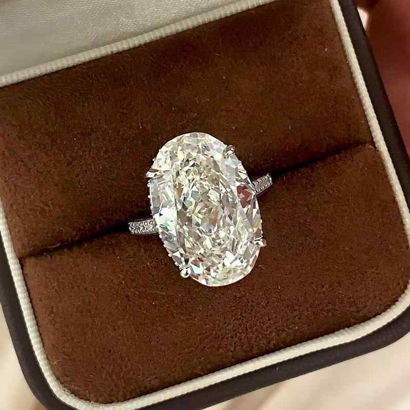 レディース 指輪 女性用 大粒 ジルコニア 氷花 カット シルバー 輝き スタイリッシュ アクセサリー 普段使い シンプル 光沢 加工 細工 繊細 ジュエリー シルバー素材 輝く ストーン モダン スタイル｜新風堂