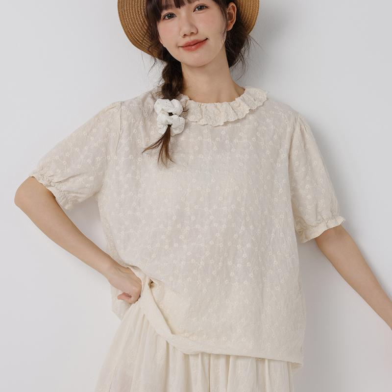 ブラウス レディース 夏 刺繍 フリル 丸襟 ゆったり 短袖 コットン リネン 混紡 かわいい トップス フィット 軽量 素材 吸湿 速乾 機能 スイート スタイル 通勤 普段使い 対応