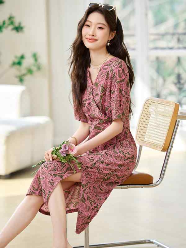 レディース 衣装 小花柄 夏 薄っぺら 酉の方角うつり変わり か細い 小っちゃい相応う 心地好い 軽さ 伸縮性 御花ひな型 通い 普段使い走り 膝丈 女子らしい
