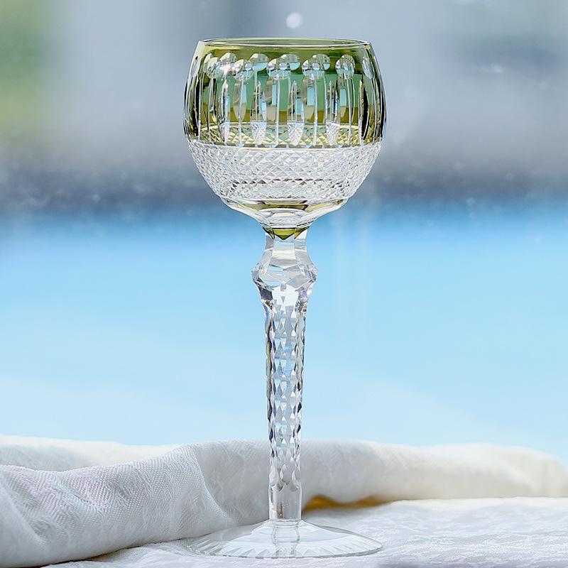 ぶどう酒水呑み 風  水晶硝子 赤ワイン水呑み 御前上等感 今めかしい 高脚水呑み 身寄り用 酒器仕掛ける 澄み切った 明滅する光 雅びやか 晩さん会用 寄りあい用 差し上げ物相応う