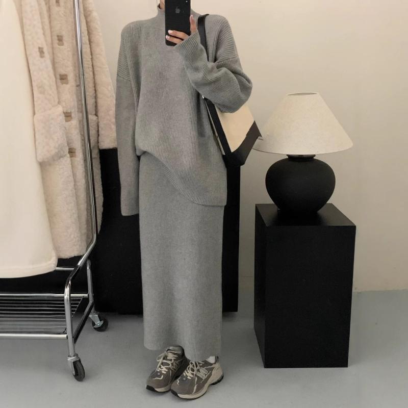 セットアップ レディース 編み物 プルオーバー ハイネック 長袖 トップス ミモレ丈 きつい スコート ボトムス 上下書き割り 背広 秋冬 情の籠もった 防寒 伸縮性 伸ばすこと ゆったり 体型取りまかなう 着痩せ 細見せかけ 大層らしい大きさ 普段使い走り 会う約束 心地よい