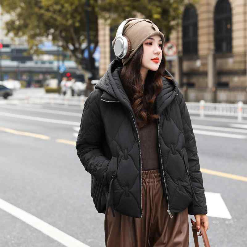 落ちこむ上衣 レディース アウター 羽絨服 遊撃手丈 ボンネット付き添い人 秋冬 写実的落ちこむ 落ちこむ厚地の外套 軽さ 防寒 生あたたかい たわい無い 撥水 防風 通い 通学 普段使い走り 事務室 心地よい 好いたらしいめ 今めかしい 分かりやすい 無地 御前上等感 雅びやか ゆったり 大層らしい