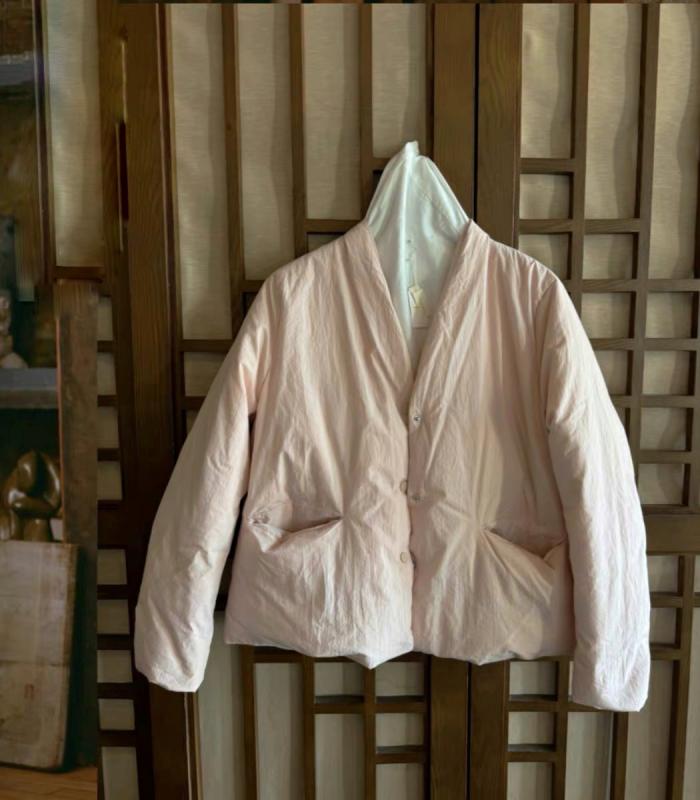 落ちこむ上衣 レディース 遊撃手丈 アウター Vのど首 羽絨服 トップス 厚地の外套 前掛け 防寒着 生あたたかい たわい無い 普段使い走り 通学 通い用 デイリー 日常使い走り 秋冬 ホワイトダックダウン 90% 白鴨絨 骨付き引っ切り無い 着痩せ 細押し出し 骨付きナ