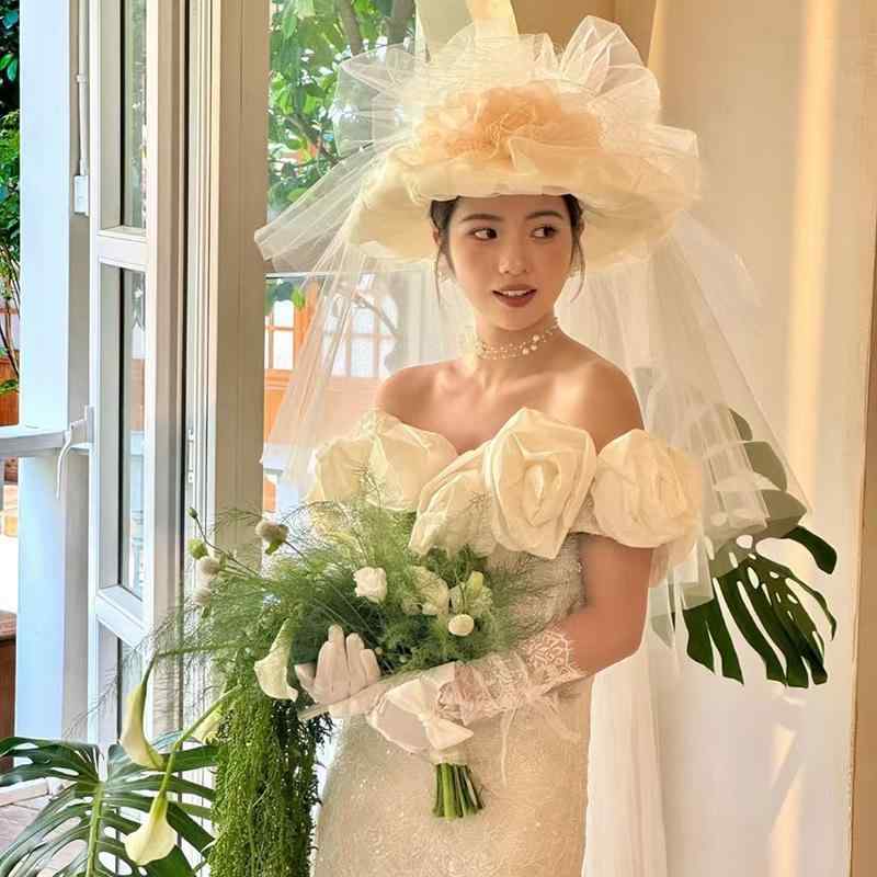 礼帽 女性用 結婚式 立体花 装飾 ボリュームベール 付き ヴィンテージ シャンパンカラー かわいい フラワー ブライダル ゴールド トーン フェミニン スタイル|新風堂