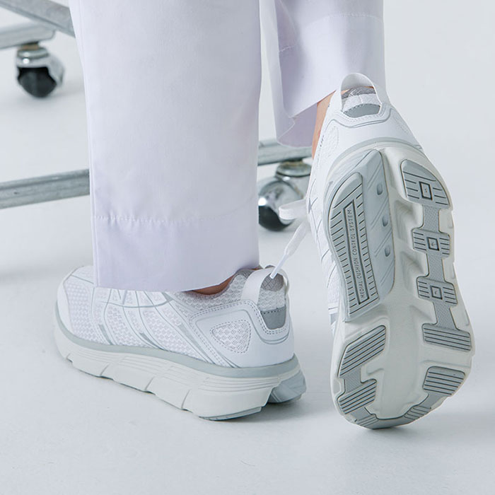 疲れない ナースシューズ 負担軽減 ひざの痛み O脚 アシックス ラクウォーク ニーズアップ 関節痛 スニーカー ナース 靴 歩きやすい 長時間 立ち仕事 メンズ 男性 シニア ウォーキング 介護 看護師 医者 事務 オフィス サンダル 会社 健康 ダイエット 白 黒 痛くない