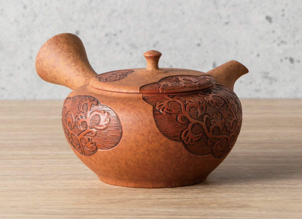 日本六古窯 常滑焼 茶器 急須 おしゃれ かわいい 日本製 急須 舜園作 唐草雲彫 陶製茶こし 190cc 木箱入