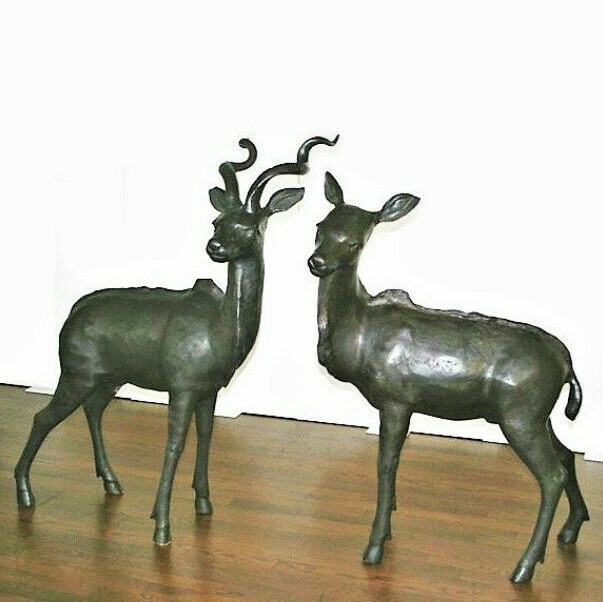 青銅の鹿　つがい　(雌) 青銅の鹿 つがい (雌) 青銅の鹿 つがい (雌)