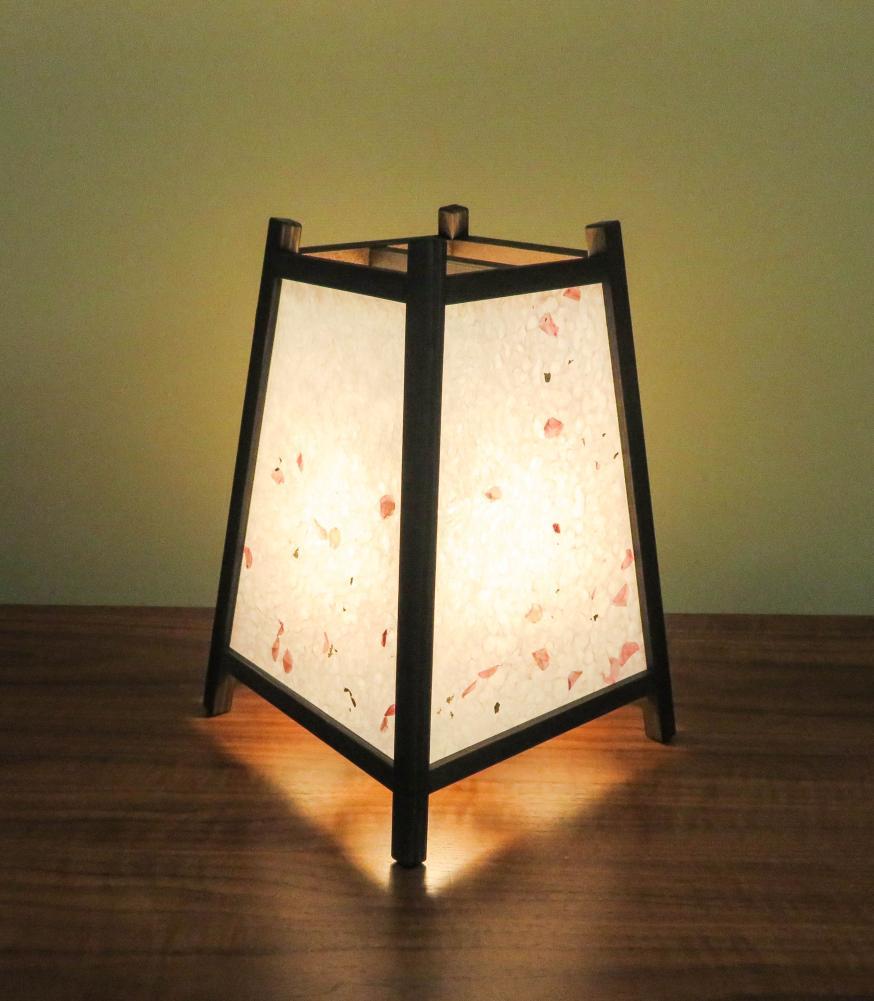 Addp 506 手作り行灯 雅 Mサイズ 阿波手漉き和紙 桜花弁入り Crunchusers Com