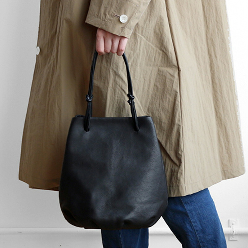 【週末祝も送りとどける】 CLASKA DO クラスカ ドー Sac de lacet 黒いこと 92110102-49-00  ハンドバック レディース お祝い御徒面子 ハレの日 なめし革 本革 牛皮 日本製 ミニトートバッグ 卒園式 卒式 今めかしい 分かりやすい 丸型 合財袋 鞄 かばん  【貨物輸送無料】
