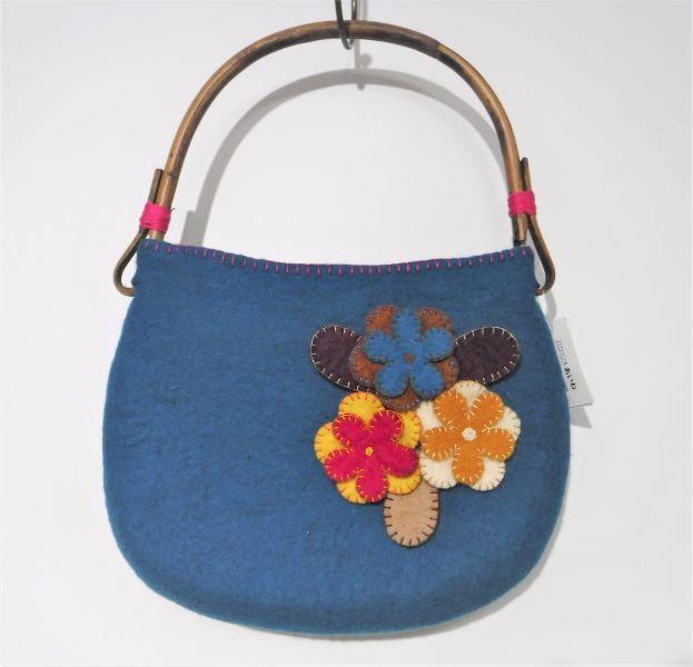 フェルト花付き ハンドバッグ ブルー 草木 花柄 花 草 フェルト 葉っぱ 牛革 フエルト バッグ Bag フエルト バッグ カバン 鞄 かばん フェアトレード Fairtrade ウール ネパール ギフト プレゼント Localsinngh Com フェルト花付き ハンドバッグ ブルー 草木 花柄 花 草 フェルト 葉っぱ 牛革 フエルト バッグ Bag フエルト バッグ カバン 鞄 かばん フェアトレード Fairtrade ウール ネパール ギフト プレゼント Localsinngh Com