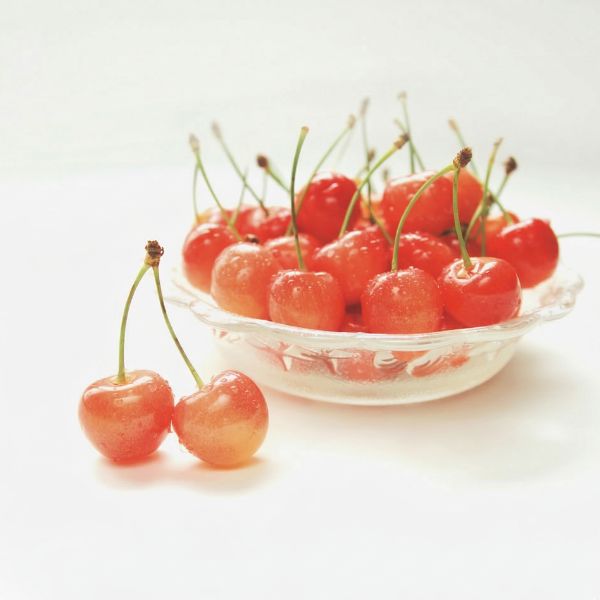 母の日 2026 プレゼント 母の日ギフト 花と果物 ハウス さくらんぼ 佐藤錦 特秀 ３００ｇ カーネーション 造花 花とセット フルーツ 果物 11000円 お母さん 母 義母 ギフト おしゃれ かわいい 40代 50代 60代 70代 80代 母親 感謝 女性 妻 嫁 (HSD)