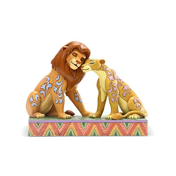 エネスコ ディズニー トラディションズ ジムショア ライオンキング シンバ ナラ フィギュア 人形 置物 インテリア プレゼント Enesco Disney Traditions by Jim Shore The Lion King Simba and Nala Snuggling Figurine, 5.12 Inch, Multicolor画像