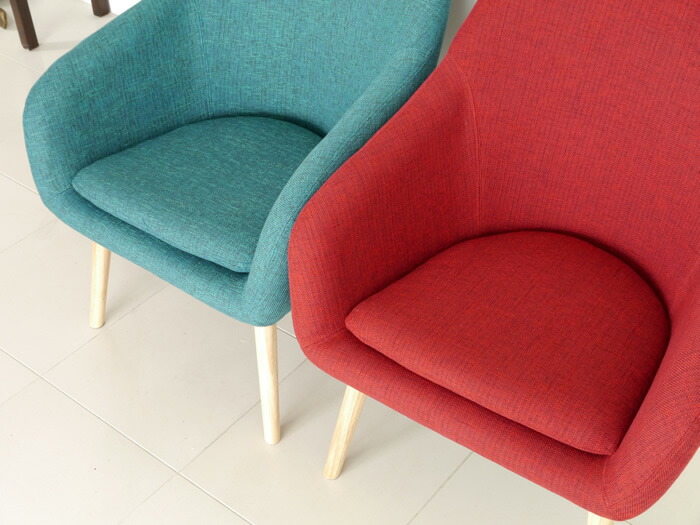 リタ 1Pソファ(LITA SOFA)| LT 背中をカバーする大きな背面に細身の木脚が特長の一人掛けソファです。明るい座面ファブリックとナチュラルな脚がポイントです。ダイニングチェアとしても。 リタ 1Pソファ(LITA SOFA)| LT 背中をカバーする大きな背面に細身の木脚が特長の一人掛けソファです。明るい座面ファブリックとナチュラルな脚がポイントです。ダイニングチェアとしても。