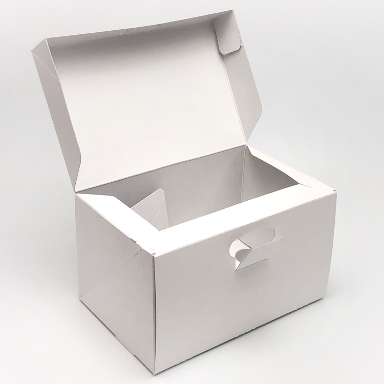 楽天市場 ケーキ箱 ロックbox105 ホワイト 4 6 300枚 1 180 105mm 保冷剤スペース付 ロックボックス パッケージ中澤 包装資材と菓子材料販売のi Yota