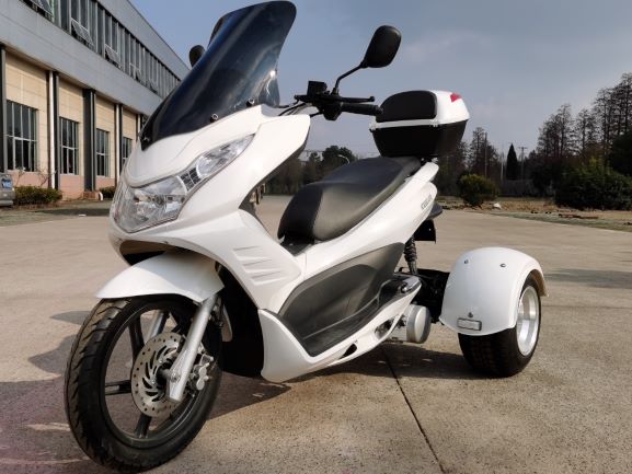 激安大特価 セミトライク 150ｃｃ Hl150 9p ノーヘル二人乗り新車 高速可 公道可 トライク