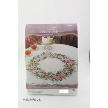 ししゅうキット　1187(オフホワイト)　ワイルドローズのテーブルクロス【代引不可】｜壱番館STORE