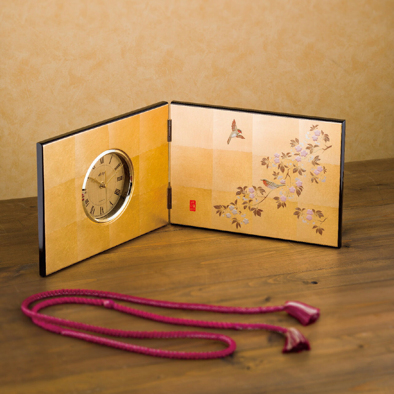 【未使用保管品】シチズン宝飾 景年花鳥画譜デザイン 根付け時計 和装小物 楽天市場】【メーカー直送】花見鳥 屏風時計 | 屏風型置き時計