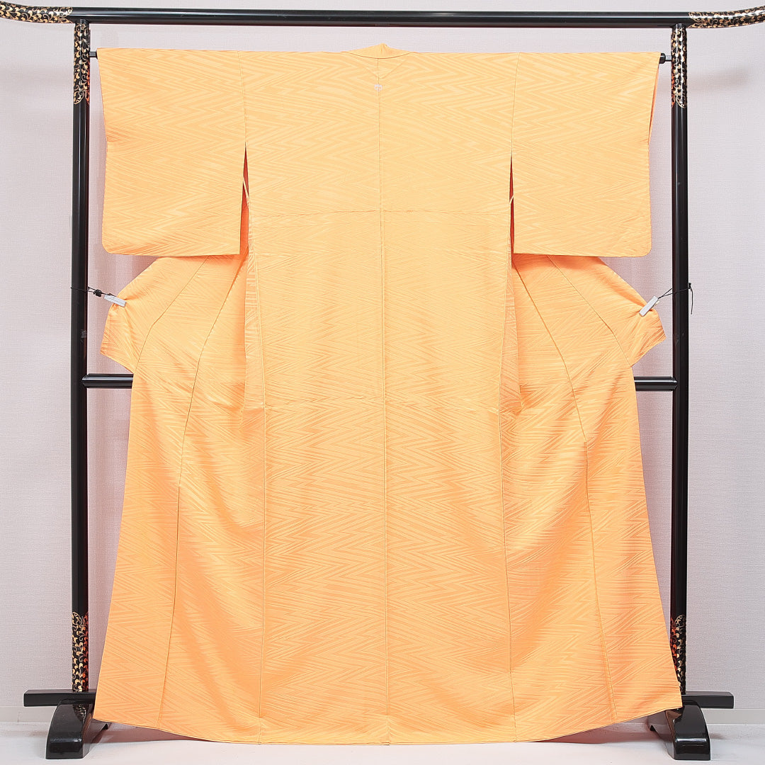 色無地 袷 身丈167cm 裄丈65cm 正絹 Aランク XLサイズ 広衿 一つ紋（五三桐） セミフォーマル 紋意匠 抽象柄 黄系 1214-16725 8,365円