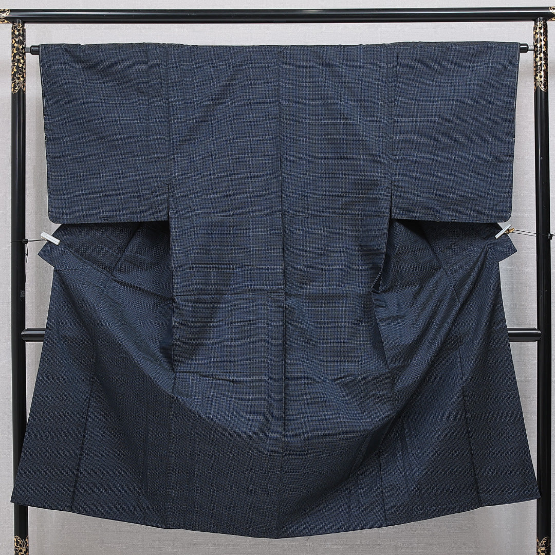 男着物 袷 身丈138cm 裄丈64cm 正絹 Sランク Sサイズ 棒衿 カジュアル 亀甲 紺系 1219-16070