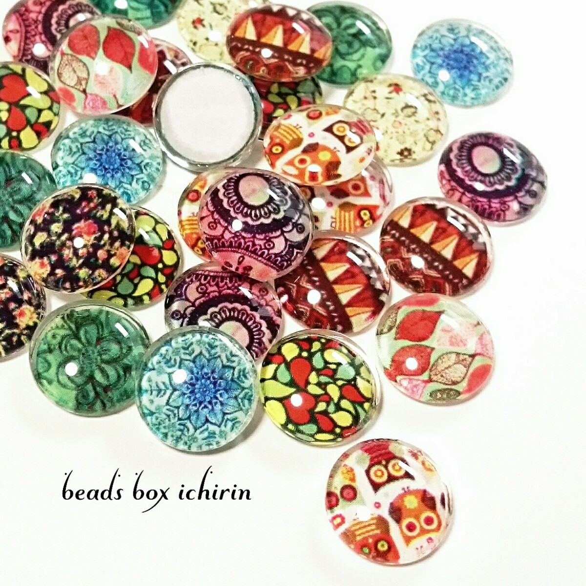 楽天市場 ガラスカボション 北欧の風 クリア １２ｍｍ ドーム ３０個入りアソート ビーズ箱 一凜 Ichirin