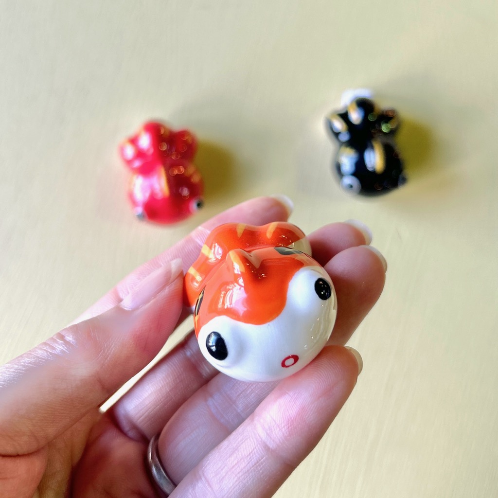 猫の招き雛人形 2体セット 陶器製 Amazon.co.jp: 昭和レトロ 招き猫 黒猫白猫 大小2体セット 道後