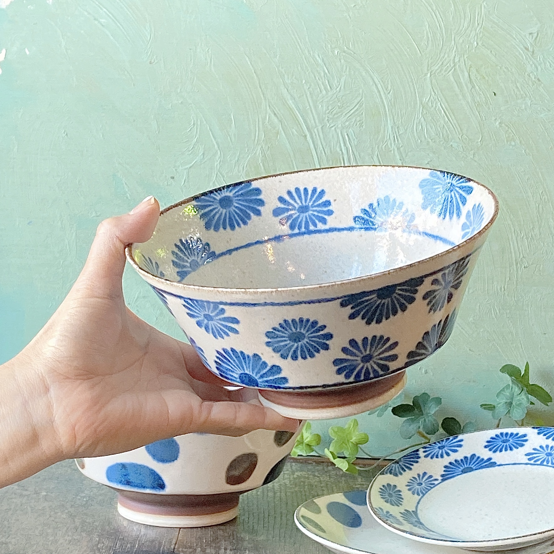 虹色グラデーション陶器茶碗 茶碗（樹立｜小｜ブルー）【陶器製】 | 布引焼窯元