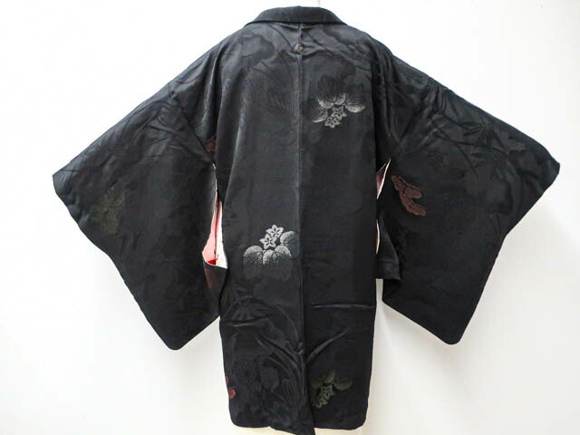 【中古】 リサイクル着物 羽織 黒羽織 一つ紋 縫い紋入り 銀糸 羽織紐付 身丈約82cm 裄丈約62cm 24z-3358【リサイクル着物 着物羽織 和装羽織 着物カーディガン 和モダン 着物コート 羽織物 お出掛け 通販 アイディーネット きもの】IDnet