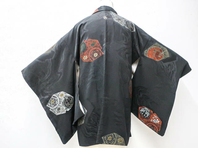 楽天市場】【IDnet】【着物】 羽織 黒羽織 花文 金駒刺繍 絵羽柄 楽天市場】【IDnet】【着物】 羽織 黒羽織 花文 金駒刺繍 絵羽柄