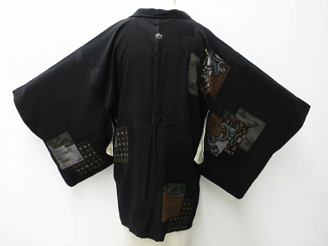 【中古】 リサイクル着物 黒羽織 漆 一つ紋 ちり紙に流水文 羽織紐付き 身丈約77cm 裄丈約63cm 24z-4573【リサイクル着物 着物羽織 和装羽織 着物カーディガン 和モダン 着物コート 羽織物 お出掛け 通販 アイディーネット きもの】IDnet