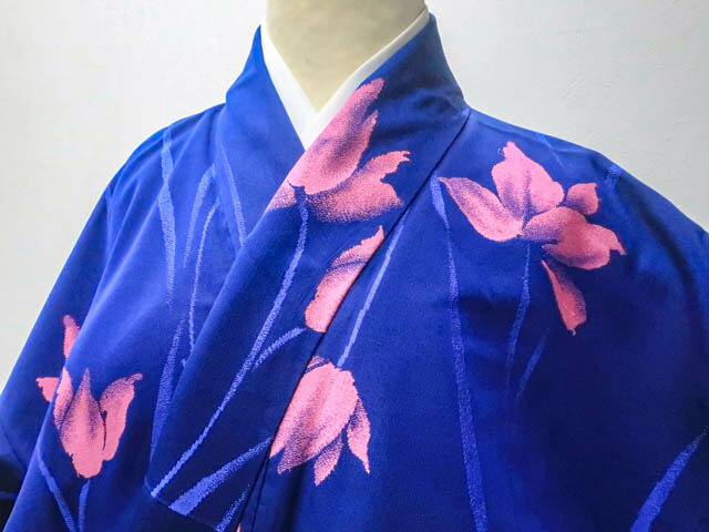 TORAさま専用:想屋　ツタ柄お召の着物　背抜き仕立て　身丈１５９裄丈６７強 TAKAZENの振袖 /白色/赤色/古典/牡丹柄/ 最新作正統派古典 白/赤