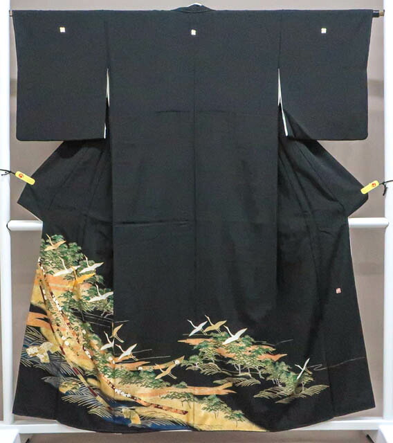 【中古】 リサイクル着物 黒留袖 五つ紋 金駒刺繍 松に鶴文 比翼仕立て 作家物 身丈約153.5cm 裄丈約63.5cm 25z04-2201[リサイクル着物 黒留 結婚式 礼装 母 正装 通販 アイディーネット きもの]IDnet｜アイディーネット