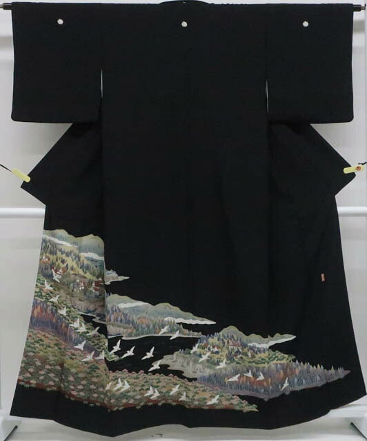 【中古】リサイクル着物 黒留袖 五つ紋 落款入り 遠山 比翼仕立て 正絹 身丈約158.5cm 裄丈63cm 25z10-5741[リサイクル着物 黒留 結婚式 礼装 母 正装 通販 アイディーネット きもの] IDnet｜アイディーネット