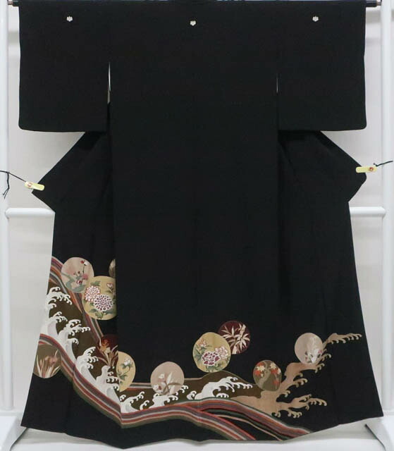 【中古】リサイクル着物 黒留袖 五つ紋 蘇州刺繍 波に花 比翼仕立て 正絹 身丈約161.5cm 裄丈63cm 25z10-5743[リサイクル着物 黒留 結婚式 礼装 母 正装 通販 アイディーネット きもの] IDnet