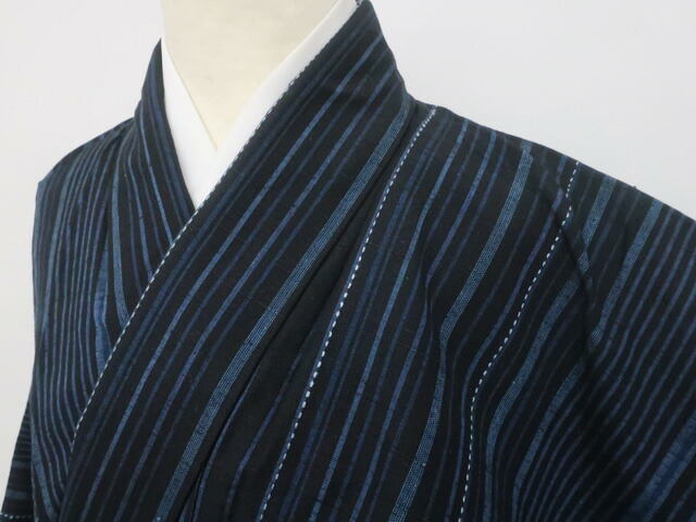 【中古】リサイクル着物 紬 縦縞模様 正絹 着物 身丈約153cm 裄丈約64cm 25z12-6599[リサイクル着物 仕立て上がり 和服 アウトレット 着付け教室 お茶 カジュアル 初詣 袴 お出掛け 街着 観劇 普段着 お食事会 通販 アイディーネット きもの] IDnet