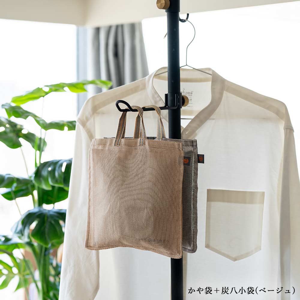 【秋の暮らし市開催中！いまなら5%OFF！】炭八 と かや袋の 除湿 梅雨対策 グッズ 湿気取り セット 脱臭 消臭 除湿対策 湿気対策 湿気とり クローゼット 車 玄関 繰り返し使える ギフト 除湿剤 ジメジメ じめじめ プレゼント ハンガー 吊り下げ ペット 日本製 正規店