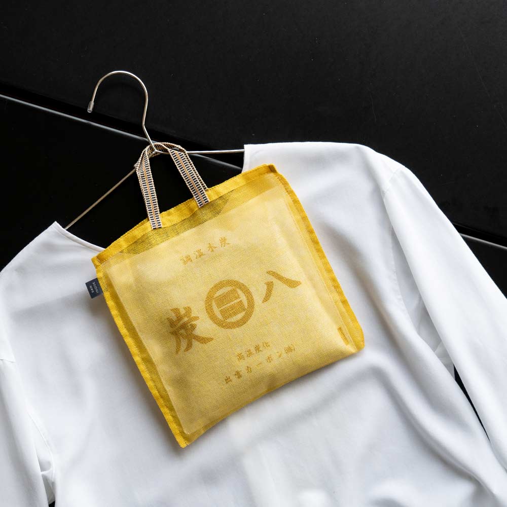 【秋の暮らし市開催中！いまなら5%OFF！】炭八 と かや袋の 除湿 梅雨対策 グッズ 湿気取り セット 脱臭 消臭 除湿対策 湿気対策 湿気とり クローゼット 車 玄関 繰り返し使える ギフト 除湿剤 ジメジメ じめじめ プレゼント ハンガー 吊り下げ ペット 日本製 正規店