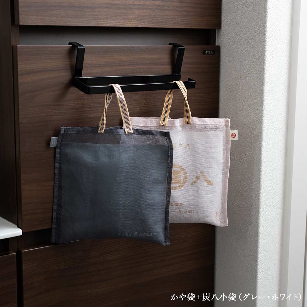 【秋の暮らし市開催中！いまなら5%OFF！】炭八 と かや袋の 除湿 梅雨対策 グッズ 湿気取り セット 脱臭 消臭 除湿対策 湿気対策 湿気とり クローゼット 車 玄関 繰り返し使える ギフト 除湿剤 ジメジメ じめじめ プレゼント ハンガー 吊り下げ ペット 日本製 正規店