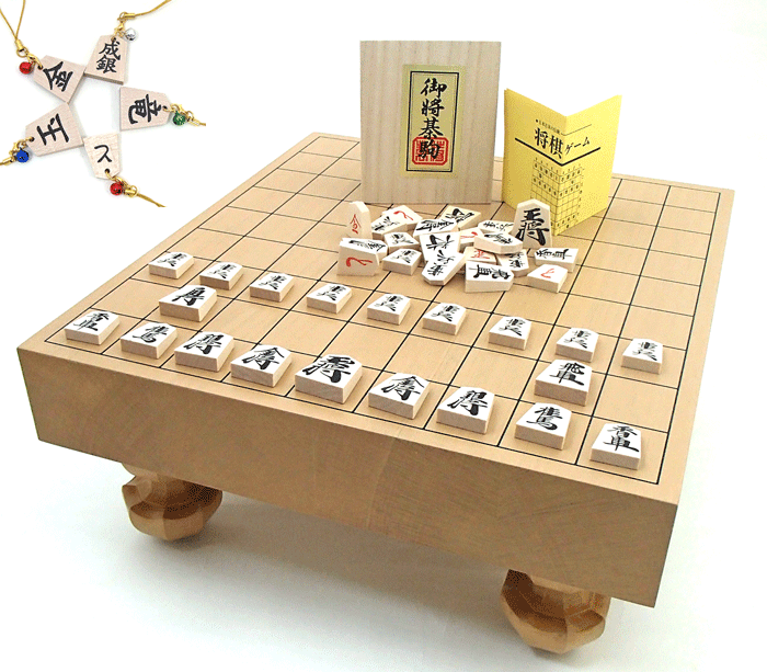 扱い分かりやすい木製棋盤書き割り 事あたらしい押彫根付1個つき 新桂二寸足付ハギ棋盤（厚さ約6糎厚）と一般受け電話番号１の木製素晴らしい押し駒桐駒箱入り口・入口（駒の動かし方付）