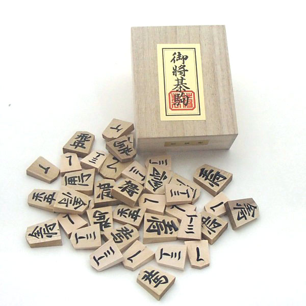 価格 木製将棋盤セット 新かや１寸卓上接合将棋盤松 ランクa と新槙彫将棋駒に駒台付 Qdtek Vn