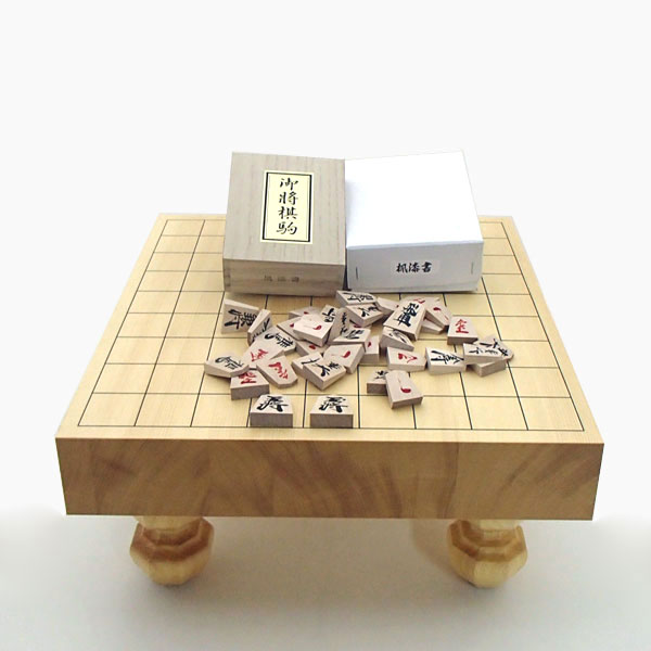 木製将棋盤セット　ヒバ2寸足付接合将棋盤に昔懐かしい楓漆書き将棋駒桐駒箱入り