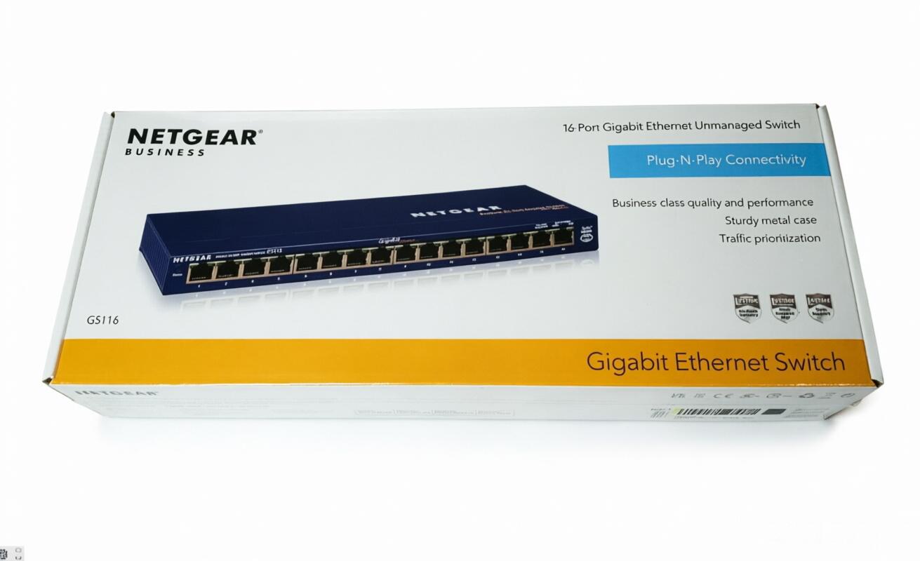 NETGEAR アンマネージ スイッチングハブ 16 ポート 卓上型コンパクト ギガビット 静音ファンレス 省電力設計 法人向け GS116 GS116-200JPS X001A67Y4X 0606449064780｜iiKaKaKu Official Store 12,492円