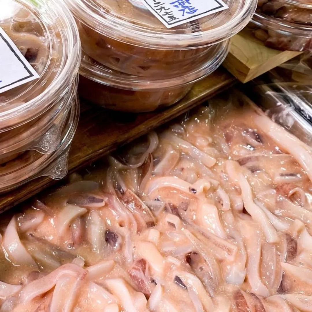 北海道小樽市  飯坂冨士商店 自家製 大ぶり柔らか国産イカの塩辛 150g×3個 国産いか使用 塩分控えめ 塩辛 お取り寄せ ご自宅用 ギフト用 お弁当 ご飯のお供 おつまみ