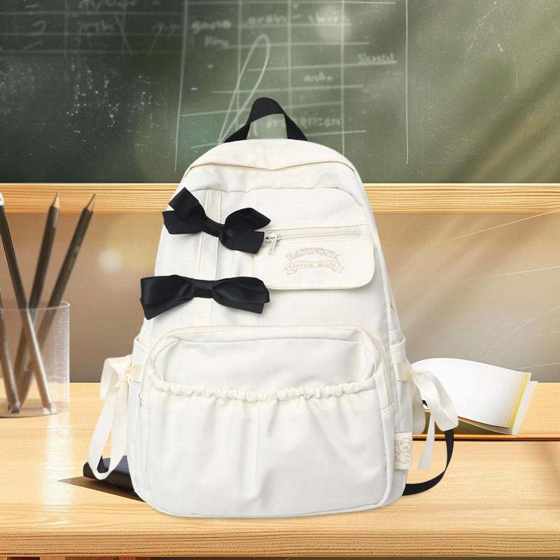 アウトドアに最適な.キュートで軽量.そしてトレンド感あふれるスクールバックパック 4,482円