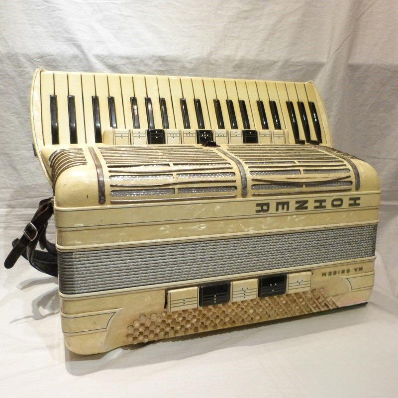 Hohner nova III 96 ボタン アコーディオン E♭ - B♭ HOHNER NOVA III 96 | モリダイラ楽器