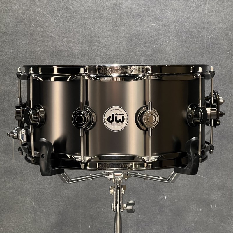 dw DRVD6514SVNBK [Collector's Satin Black Over Brass Snare 14&times;6.5 / Black Nickel Harare]｜イケベ楽器 イケシブ
