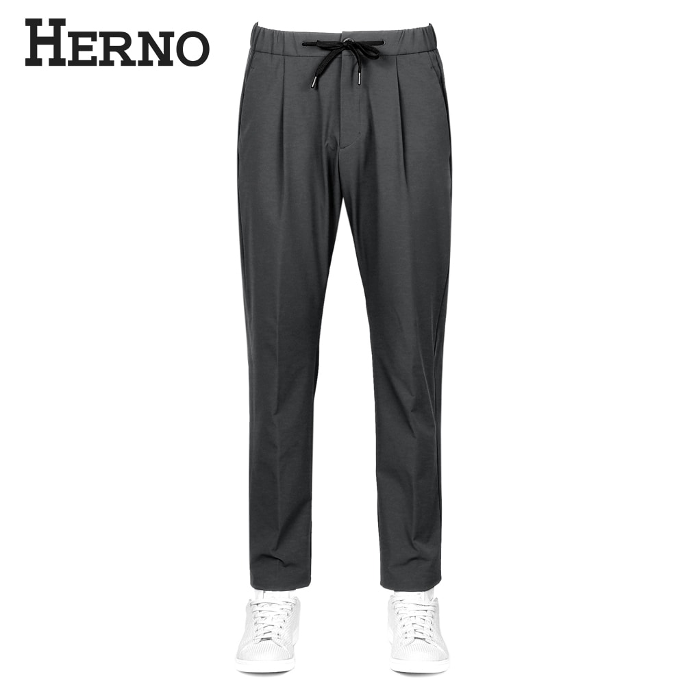 【百貨店SALE／返品・取り替えっこ不可】地獄ノ HERNO ／【国内定まり品】／ 25-26AW 撥水4WAYストレッチマットナイロンシャーリングパンツ「PT000155U」（黒いこと）【ラッピング相応う】／ 3季節 メンズ ボトムス ドローコードパンツ ナイロンズボン下