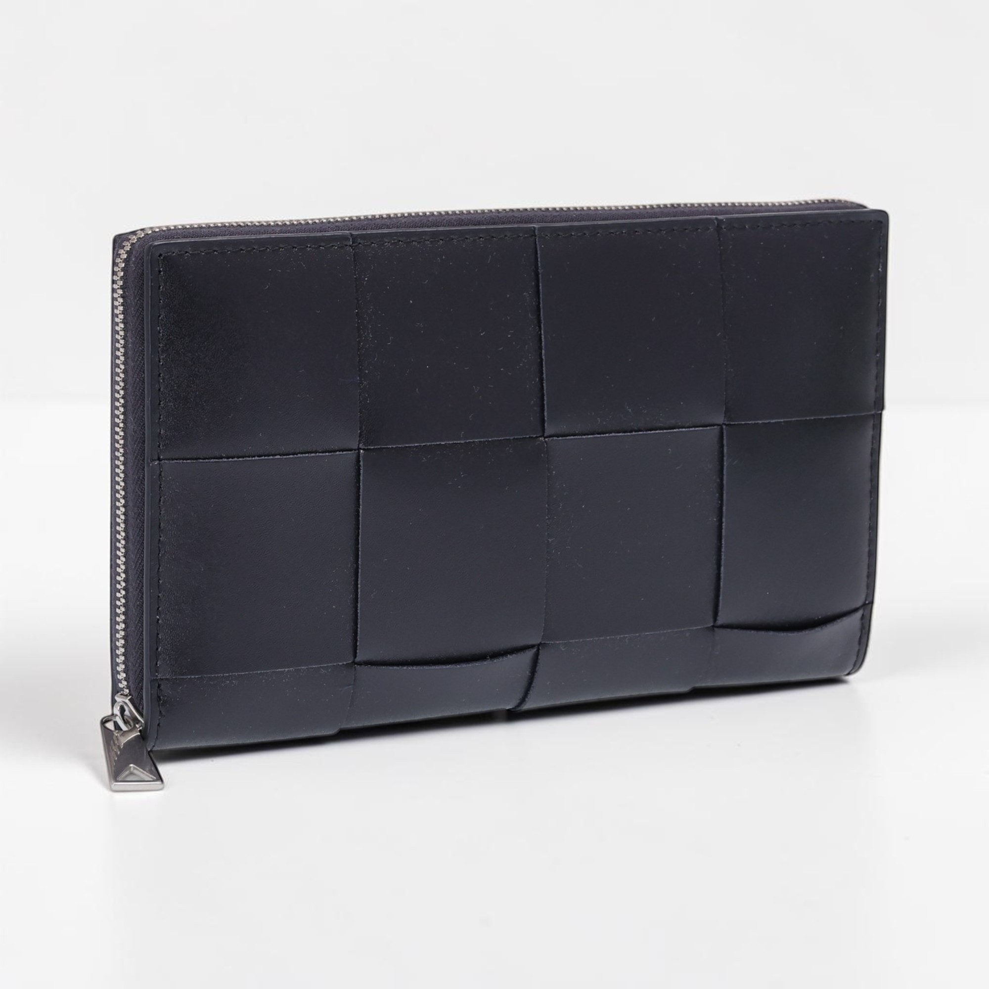 〈ｸｰﾎﾟﾝ5%OFF〉ボッテガヴェネタ／BOTTEGA VENETA "カセット ジップアラウンドウォレット" ラウンドファスナー・ロングウォレット・長財布(ノクターナル&times;ロイヤルブルー) 814649 VBWD5 4143／NOCTUR*BLUE ROY-SI[返品OK]｜IL TELAIO DUE