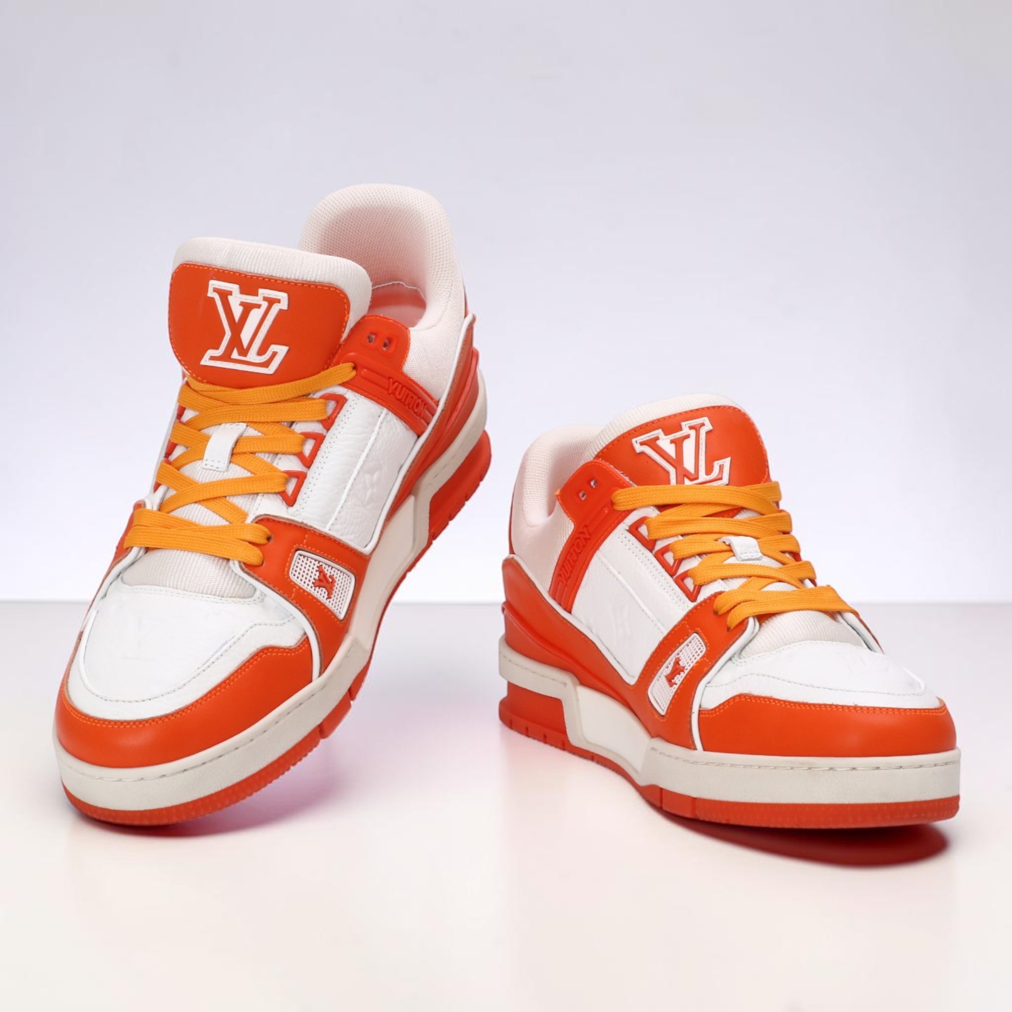 〈ｸｰﾎﾟﾝ5%OFF〉ルイ ヴィトン／LOUIS VUITTON &rdquo;LV トレイナーライン スニーカー" メンズ ローカット　レザースニーカー(ホワイト&times;オレンジ) 1A9VN4／サイズ UK8(JP26.5)／[中古／SAランク]［返品不可]｜IL TELAIO DUE